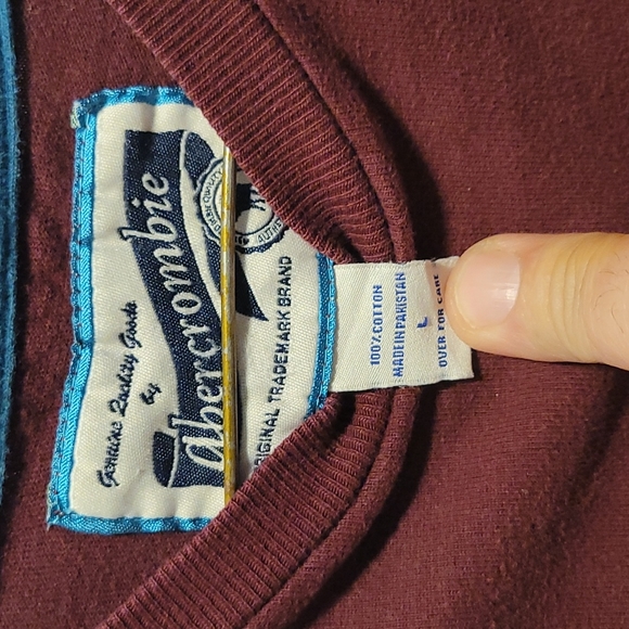 Abercrombie & Fitch - Picture 4 of 5